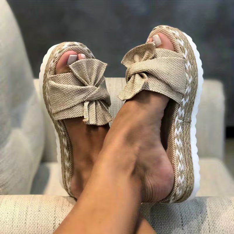 Bowie Bow Plattform Slides – Sandalen That Upgrades Every Summer Outfit Instantly